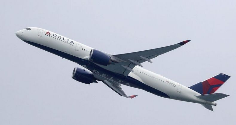 Perosoton Darurat Jatuh saat Lepas Landas, Pesawat Putar Balik ke Bandara New York