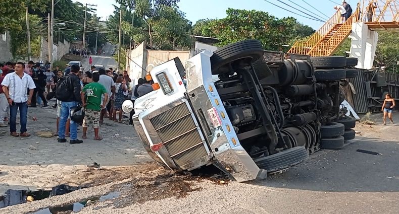 Begini Kengerian Truk Terguling Tewaskan 55 Imigran di Meksiko, Mayat Bergelimpangan di Jalan