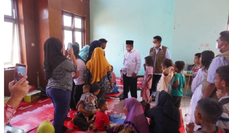 Ratusan Warga Ternate Mengungsi akibat Gelombang Tinggi, Gubernur Malut Minta Tetap Tenang