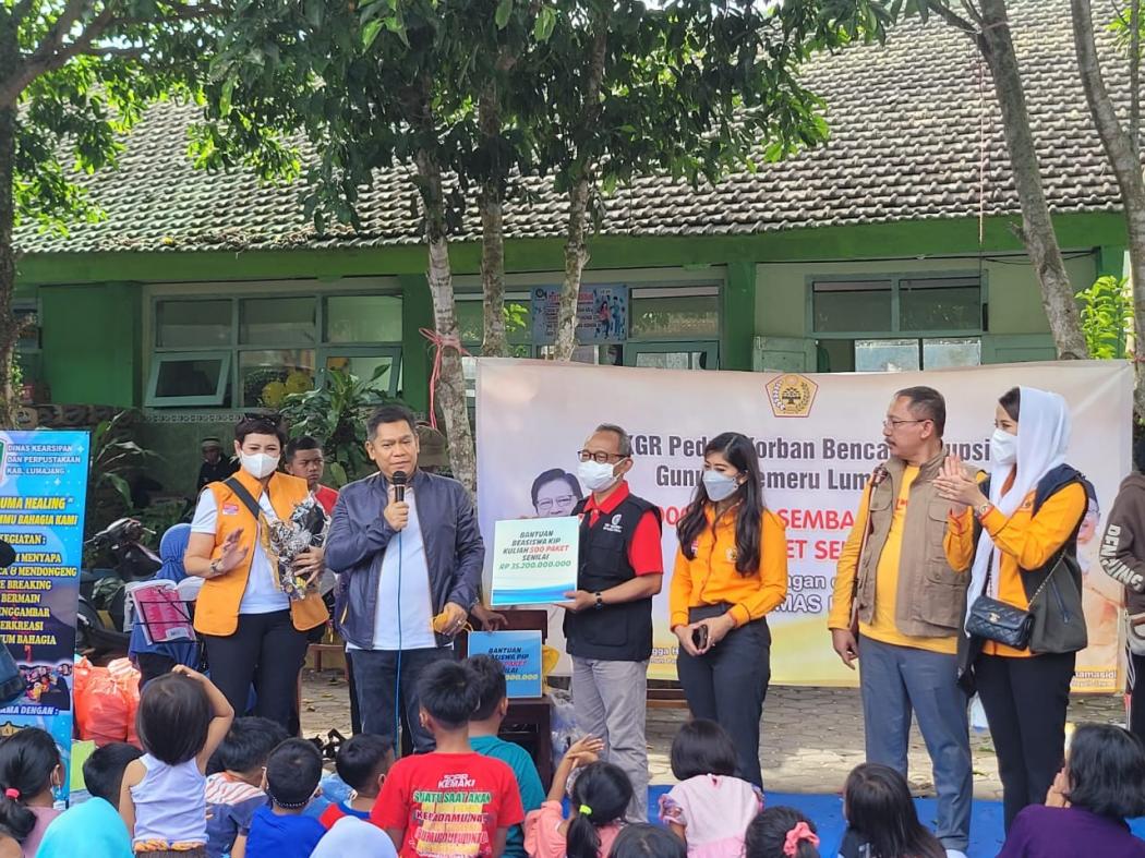 Ketum Golkar Airlangga Hartarto Minta Ormas MKGR Bantu Beasiswa Pelajar Terdampak Erupsi Semeru 