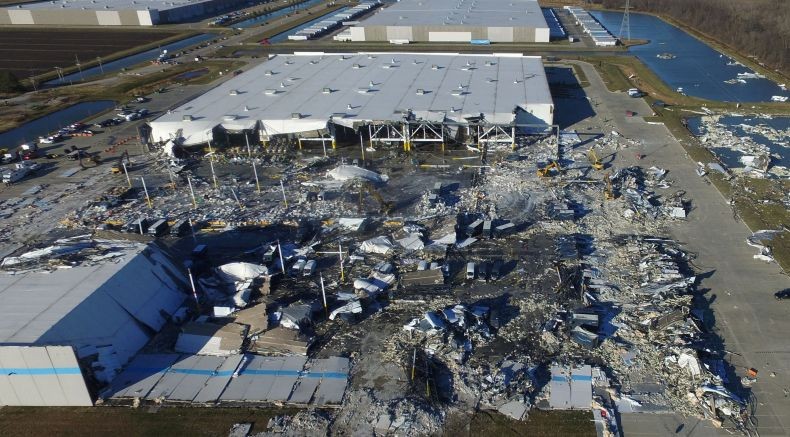 Jeff Bezos Berduka, Gudang Amazon Hancur Diterjang Tornado 6 Pekerja Tewas Puluhan Hilang