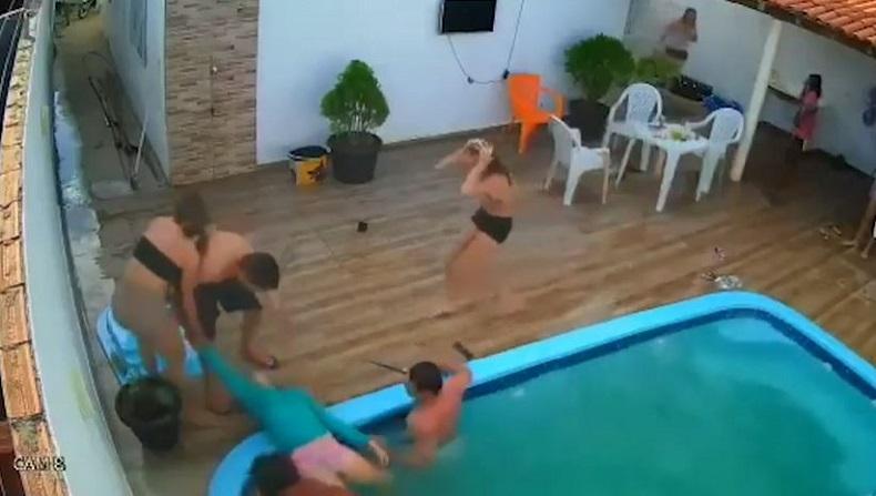 Mendebarkan, Bocah Ini Nyaris Tewas setelah Rambut Tersangkut Mesin Filter Kolam