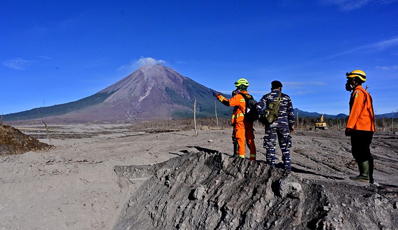 Gunung Semeru Siaga, Masyarakat Diminta Jauhi Radius 5 Km dari Puncak