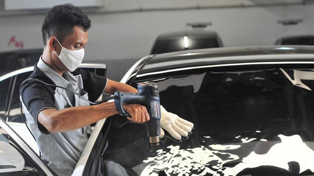 Adem Tak Perlu Gelap, V-Kool: Untuk Keamanan Kegelapan Kaca Film Depan Maksimal 40 Persen