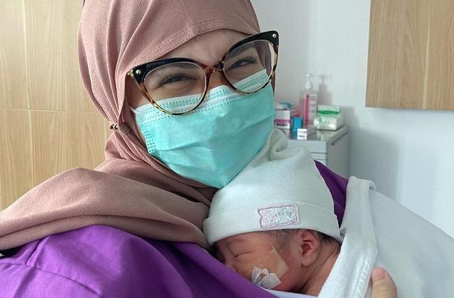 Kesha Ratuliu Baru Melahirkan, Ini Makna Tersirat Nama Anak Pertamanya
