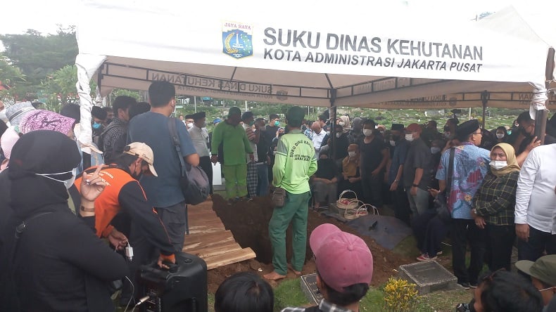 Ratusan Pelayat Iringi Pemakaman Haji Lulung di TPU Karet Bivak