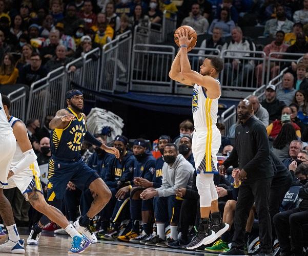 Hasil NBA, Selasa (14/12/2021): Steph Curry Kesetanan, Warriors Comeback Hajar Pacers