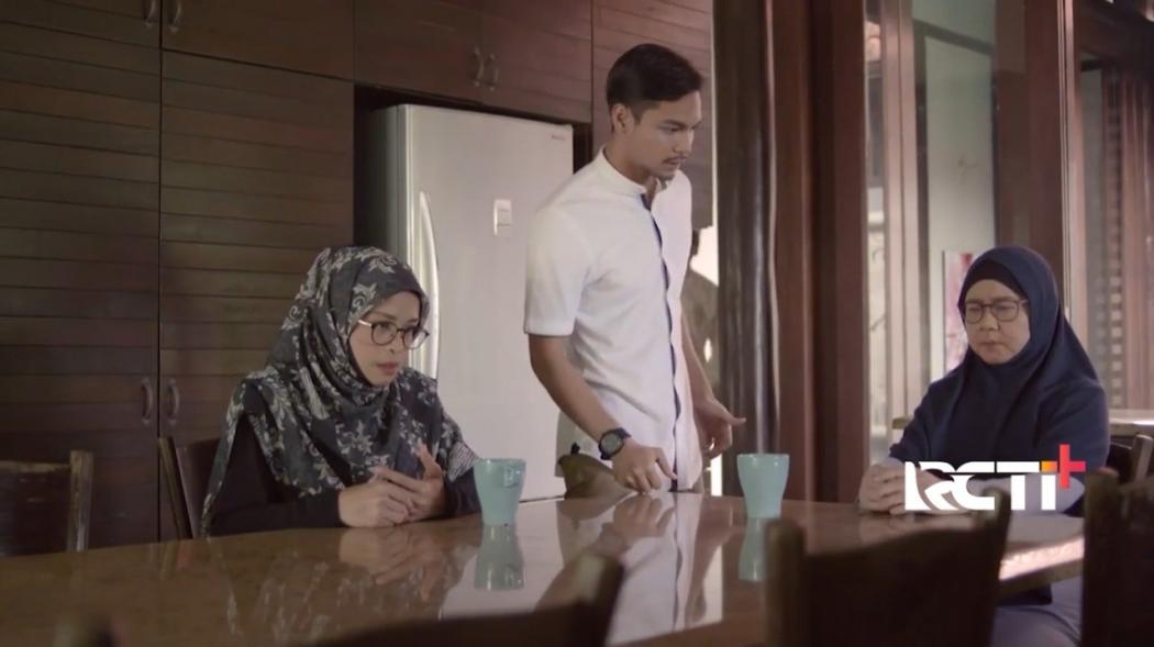 NUR Episode 13: Seorang Istri Terus Berdoa untuk Mendapatkan Restu Ibu Mertuanya