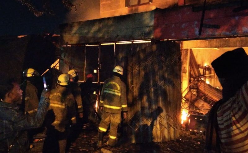 Kebakaran Hanguskan 3 Ruko di Pasar Kemis Tangerang Rabu Dini Hari