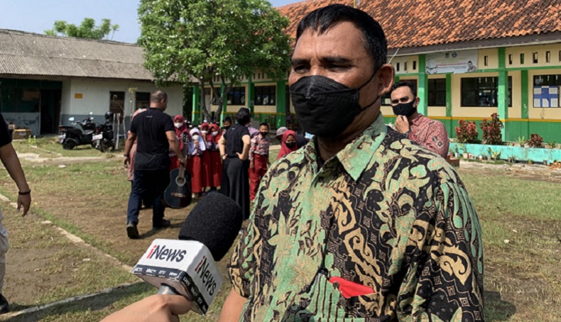 Terima Bantuan dari MNC Peduli, Kepsek SDN 02 Pantai Bakti : Kami Sangat Butuh Perlengkapan Perpustakaan