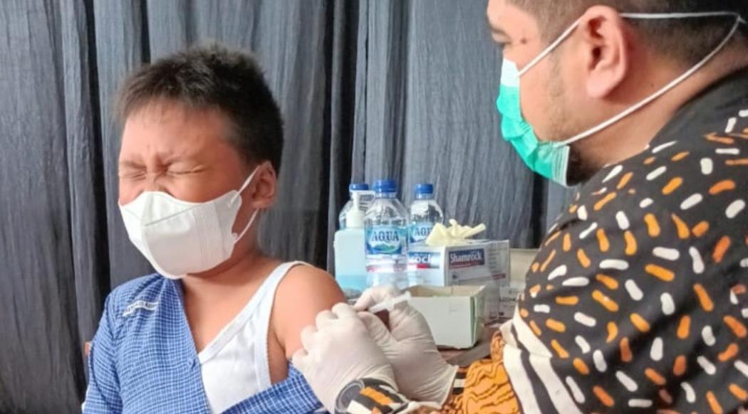 Meski Takut hingga Berkeringat, Bocah 12 Tahun Ini Tetap Mau Divaksin Covid-19 
