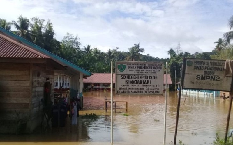 Banjir di Permukiman Warga Sibara-bara Tapsel Belum Surut