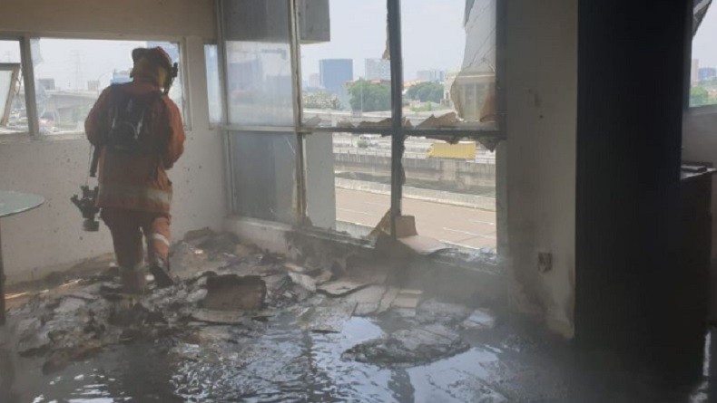 Gudang di Jatinegara Terbakar, Sumber Api dari Tumpukan Kardus dan Kertas