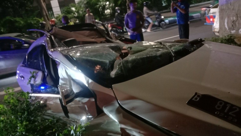 Kronologi Mercedes-Benz Kecelakaan di Senayan, Tabrak Trotoar Terpental ke Tiang LRT
