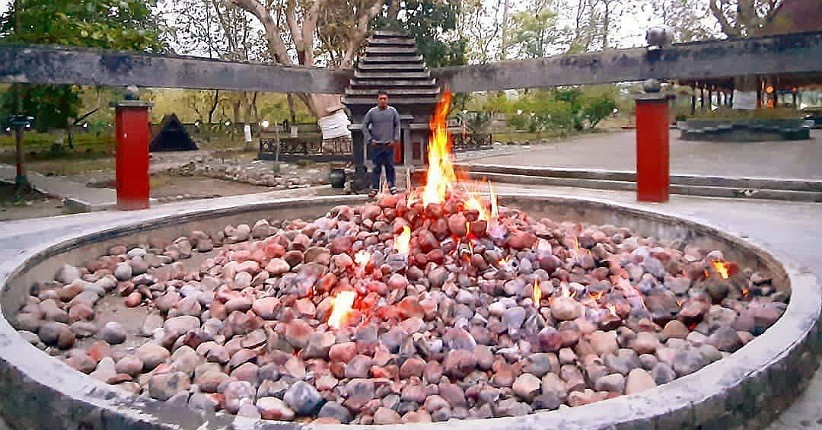 5 Pemandangan Api Abadi di Indonesia, Nomor 4 Sudah Ada sejak Zaman Majapahit