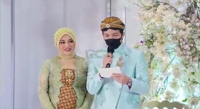 Buat Tertawa, Millen Cyrus Dapat Ronce Melati di Acara 7 Bulanan Aurel Hermansyah