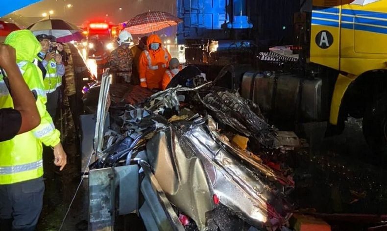 Tragis 10 Orang Tewas dalam Tabrakan Karambol di Tol Malaysia, 9 di Antaranya Satu Keluarga