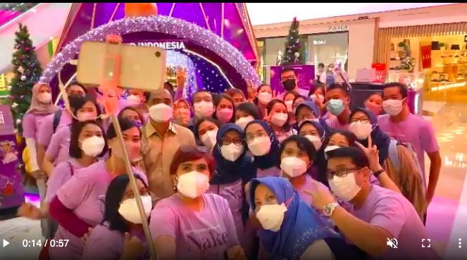 Ide Libur Natal Bersama Keluarga, Seru Karaoke sambil Nonton Animasi di TV Raksasa