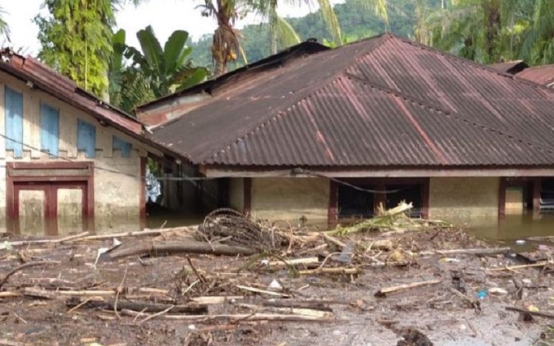 Penampakan Rumah Warga di Tapsel Nyaris Tenggelam Terendam Banjir