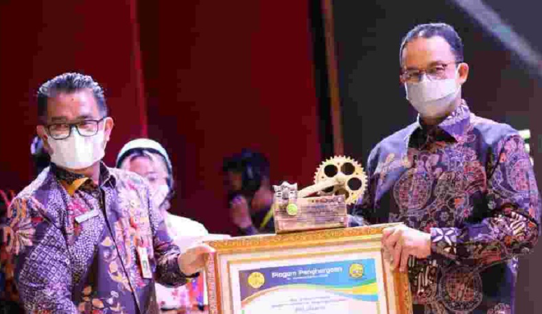 Jadikan Jakarta Ramah Pesepeda, Anies Diberi Penghargaan