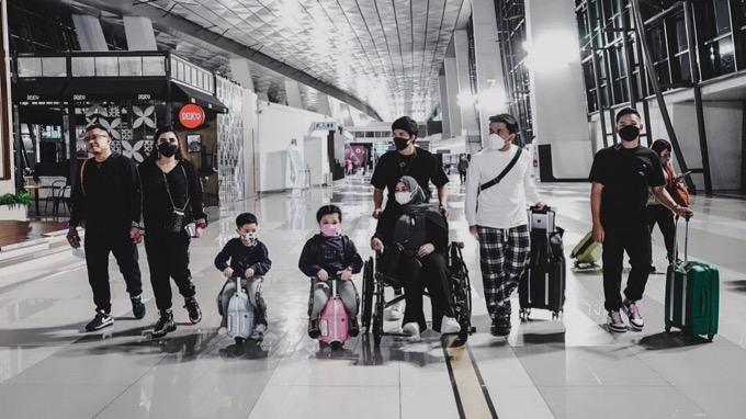 Jadi Suami Siaga Atta Halilintar Bawa Kursi Roda Liburan ke Turki dengan Keluarga