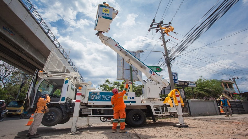 Jaga Pasokan Listrik saat Nataru, PLN Jabar Siagakan 4.893 Personel