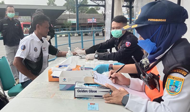 Jelang Nataru, Sopir Bus di Terminal Tingkir Salatiga Dites Urine