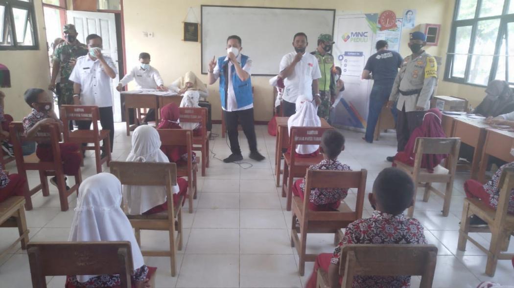 MNC Peduli Dukung Vaksinasi Covid-19 untuk Anak di Puskesmas Muara Gembong, Orang Tua Senang
