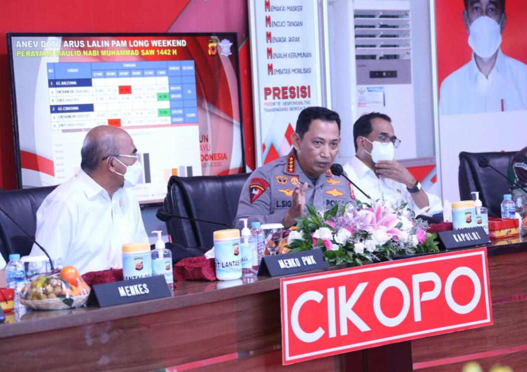 Tinjau Pos Terpadu Cikopo, Kapolri Ingatkan Pengawasan Protokol Kesehatan saat Libur Akhir Tahun