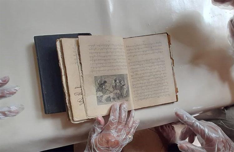 Alkitab Kuno Cetakan 1894, Ditulis dengan Aksara Jawa Dilengkapi Gambar Ilustrasi