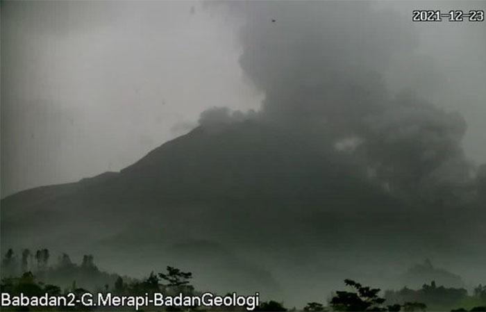 Awas, Sore ini Gunung Merapi Luncurkan 2 Kali Awan Panas Guguran Sejauh 2,5 Kilometer 