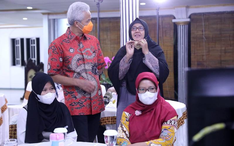 Kisah Perjuangan Ibu-Ibu Hebat Ini Bikin Ganjar Pranowo Terharu