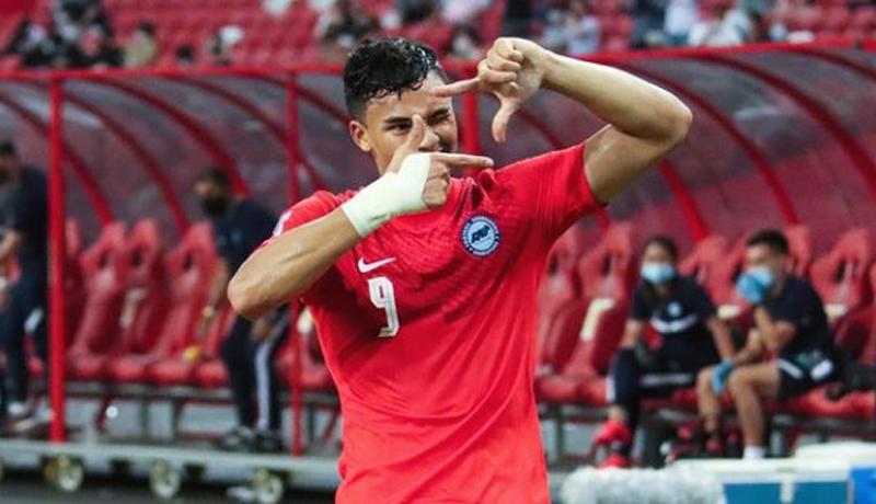 Cedera Lutut Jelang Piala AFF, Mesin Gol Singapura Kecewa Berat Sampai Banting Botol