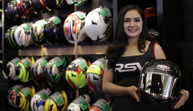 Helm Bau Apek, Begini Cara Menghilangkannya