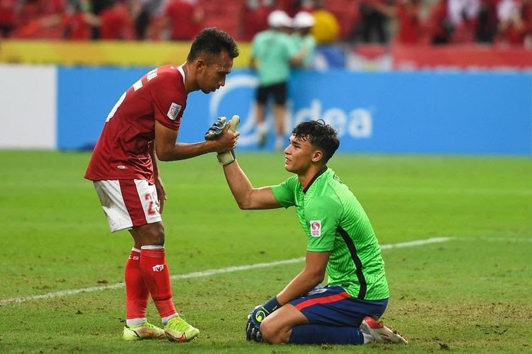 Jiwa Sportivitas Irfan Jaya di Semifinal Piala AFF 2020: Hampiri Ikhsan Fandi Beri Semangat