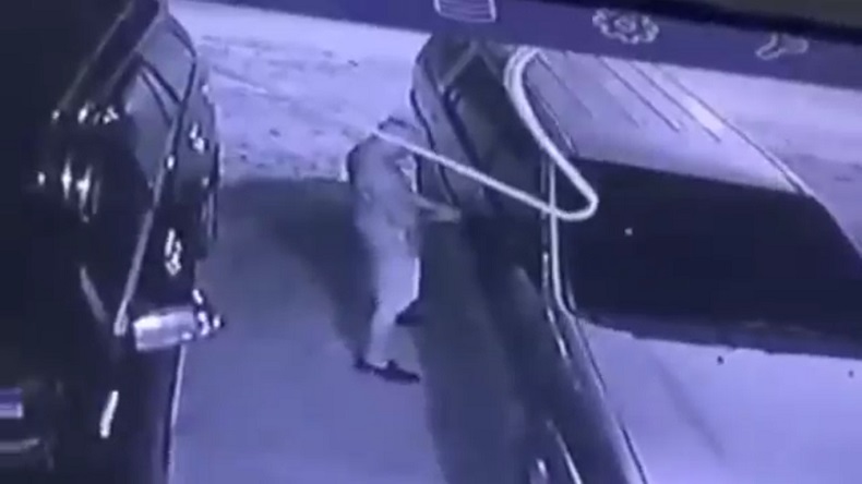 Pencurian Mobil di Halaman Ruko Bandarlampung Terekam CCTV