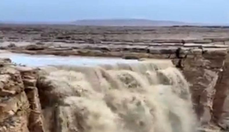 Arab Saudi Hadapi Suhu Ekstrem Minus 1 Derajat Celsius, Hujan Deras di Gurun