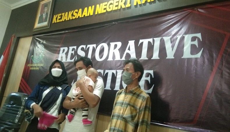 Pertimbangan Kemanusiaan, Kejari Karawang Bebaskan Tersangka Kasus Penganiayaan 