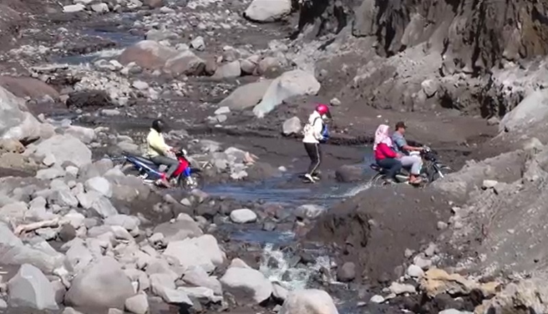 Jalur Lahar Dingin Semeru Kembali Dilalui Warga untuk Beraktivitas, Begini Kondisinya  