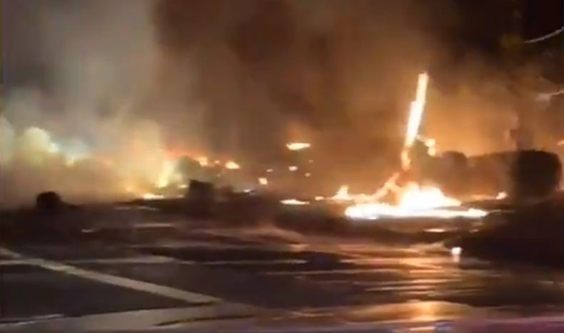 Pesawat Jet Pribadi Jatuh dan Meledak di Permukiman Penduduk