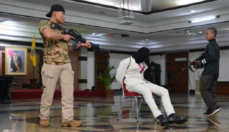 Aksi Keren Pasukan Raider Lumpuhkan Puluhan Pemberontak yang Sandera Warga