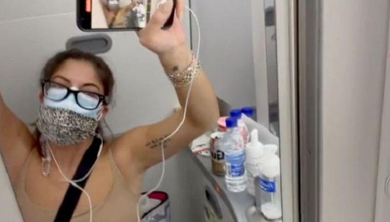 Positif Covid-19 dan Tak Mau Tulari Penumpang Lain, Guru Ini Isolasi Mandiri di Toilet Pesawat