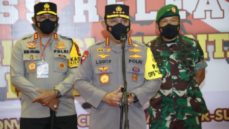 Tinjau Vaksinasi Serentak, Kapolri : Perayaan Tahun Baru Jangan Berkumpul di Luar Rumah