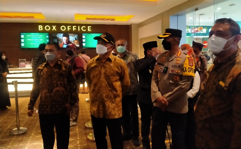 Kunjungi TangCity Mall Jelang Malam Tahun Baru, Menko PMK Imbau Warga Rayakan di Rumah