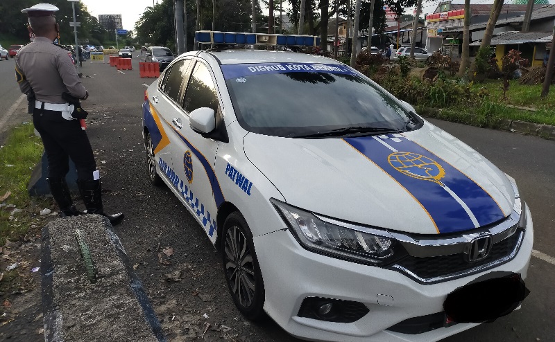 Ugal-ugalan, Mobil Dishub Kota Bekasi Ditilang saat Kawal Mobil Mewah di Simpang Gadog