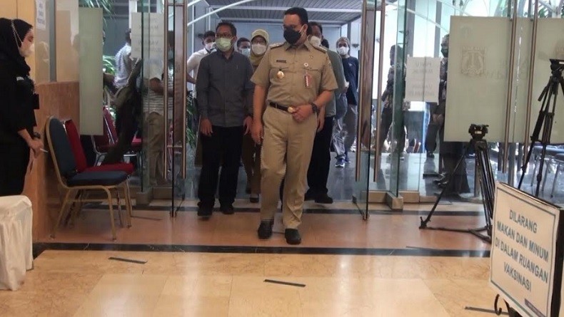 Anies Bersama Dewan Pers Pantau Vaksinasi Covid-19 untuk Wartawan di Balai Kota