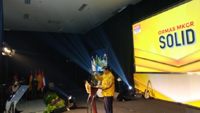 Airlangga Hartarto Lantik Pengurus MKGR Periode 2020-2025, Adies Kadir Ketua Umum