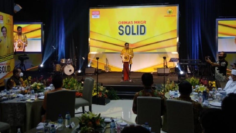 Golkar Bersiap Hadapi Pemilu 2024, Airlangga Minta MKGR Rangkul UMKM