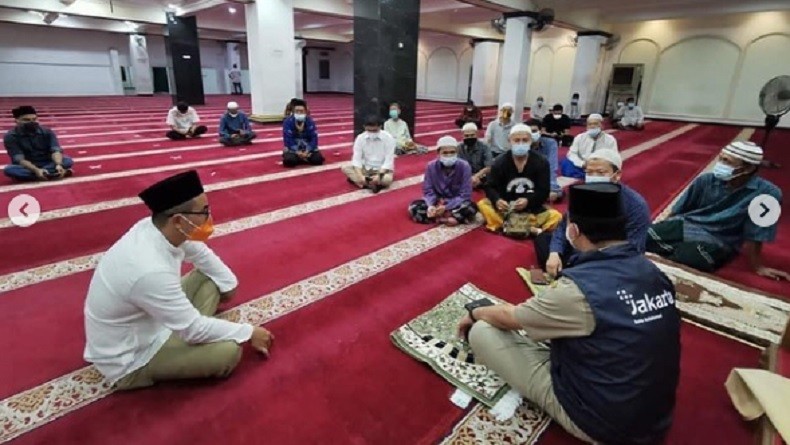 Momen Anies Salat Subuh Berjemaah di Masjid Bersejarah Nurul Abrar Dibangun Sejak 1841