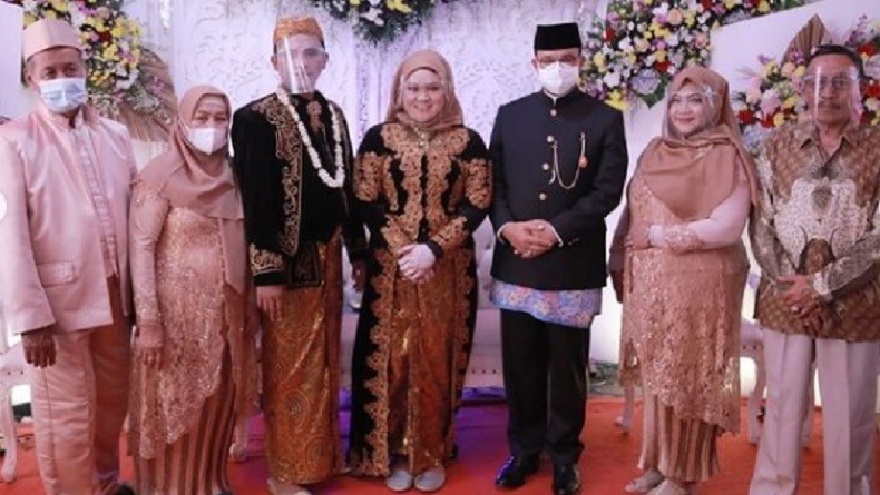 Hadiri Pernikahan Warga di Kembangan, Anies: Selamat Vina dan Sadam Semoga Sakinah